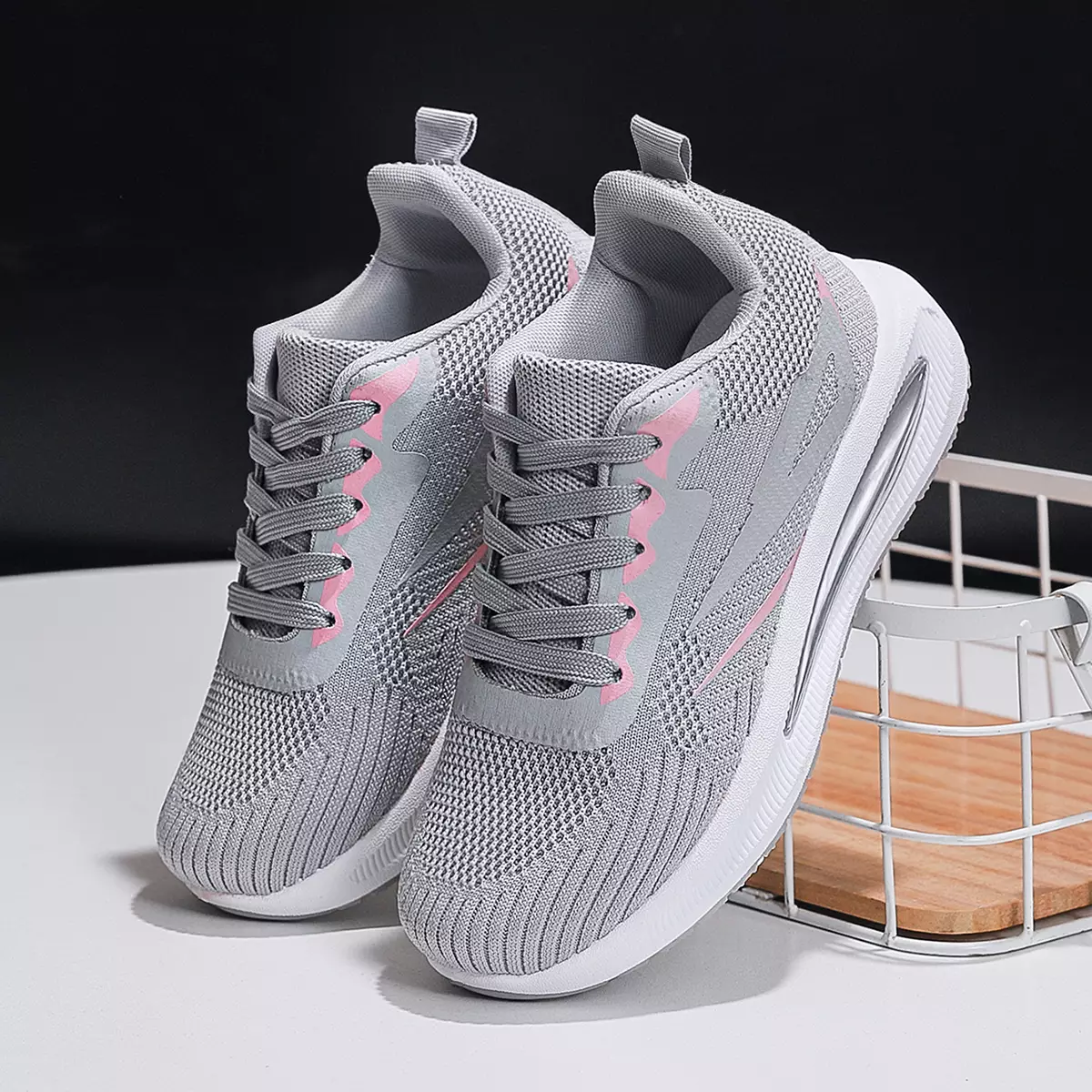 Sneakers Pria Wanita Terbaru – Sepatu Sport Kasual Nyaman Harian