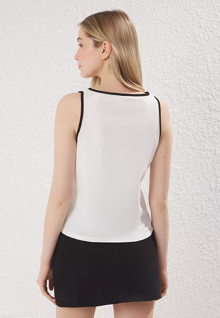 Ecru Cotton Regular/Normal Pattern Flexible Knitted Undershirt