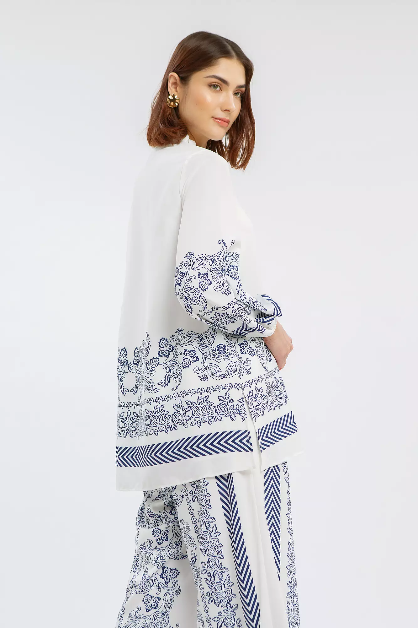 Minimal Zahra Tunic White Blue Warna WHITE BLUE