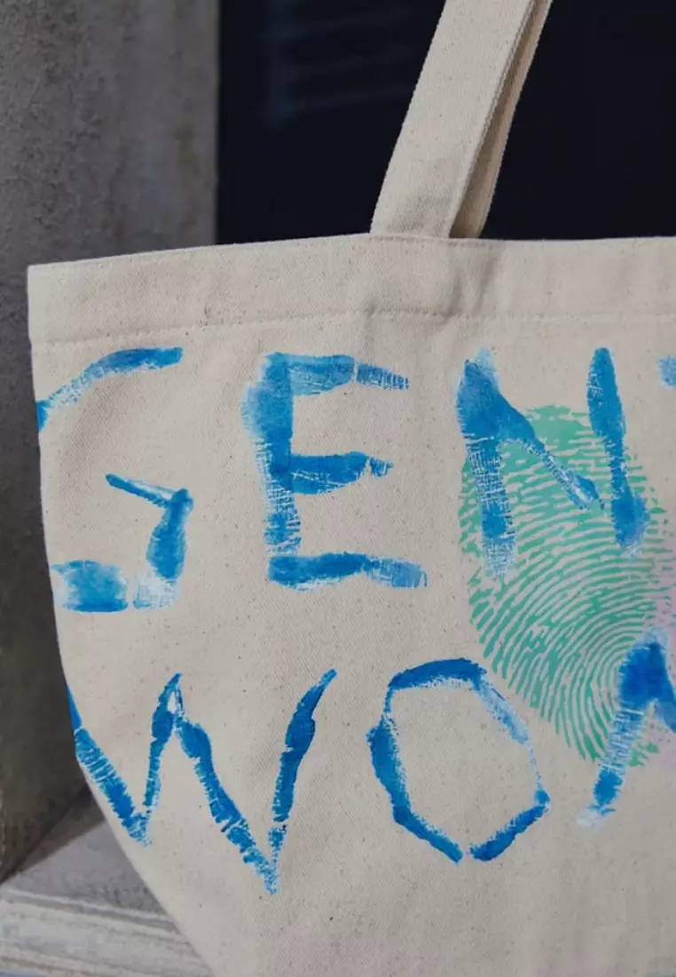 Dab In The Middle Tote Bag