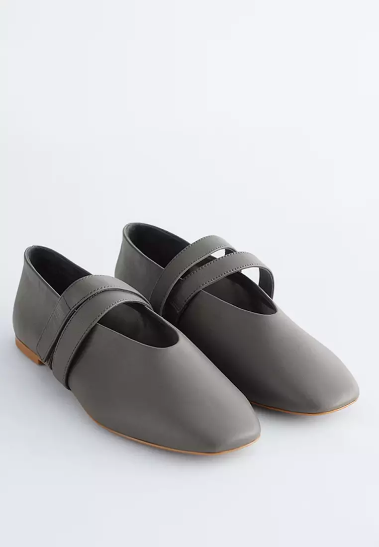 交叉搭帶皮革芭蕾舞鞋