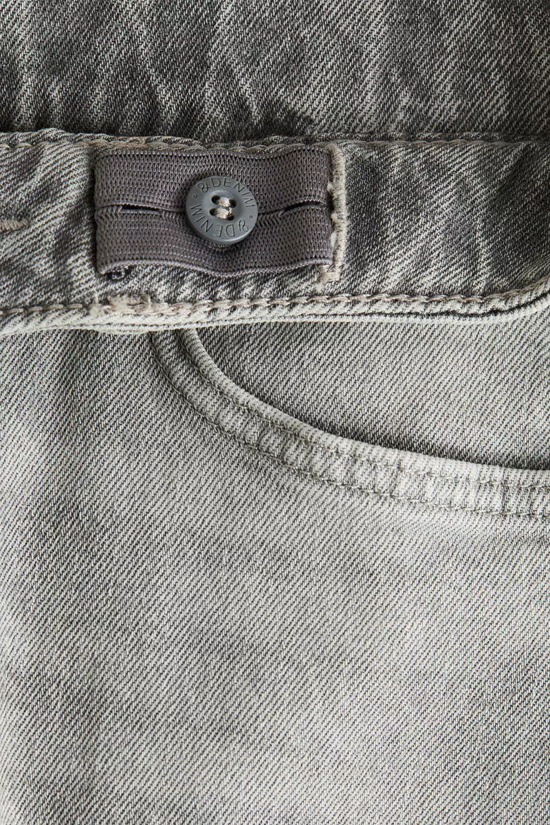 Relaxed Tapered Fit Jeans