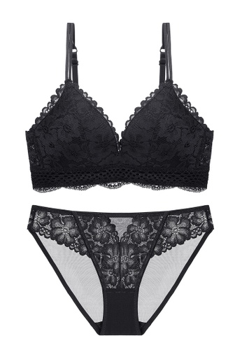 W.Excellence black Premium Black Lace Lingerie Set (Bra and Underwear) 6A4FFUSFCF2219GS_1