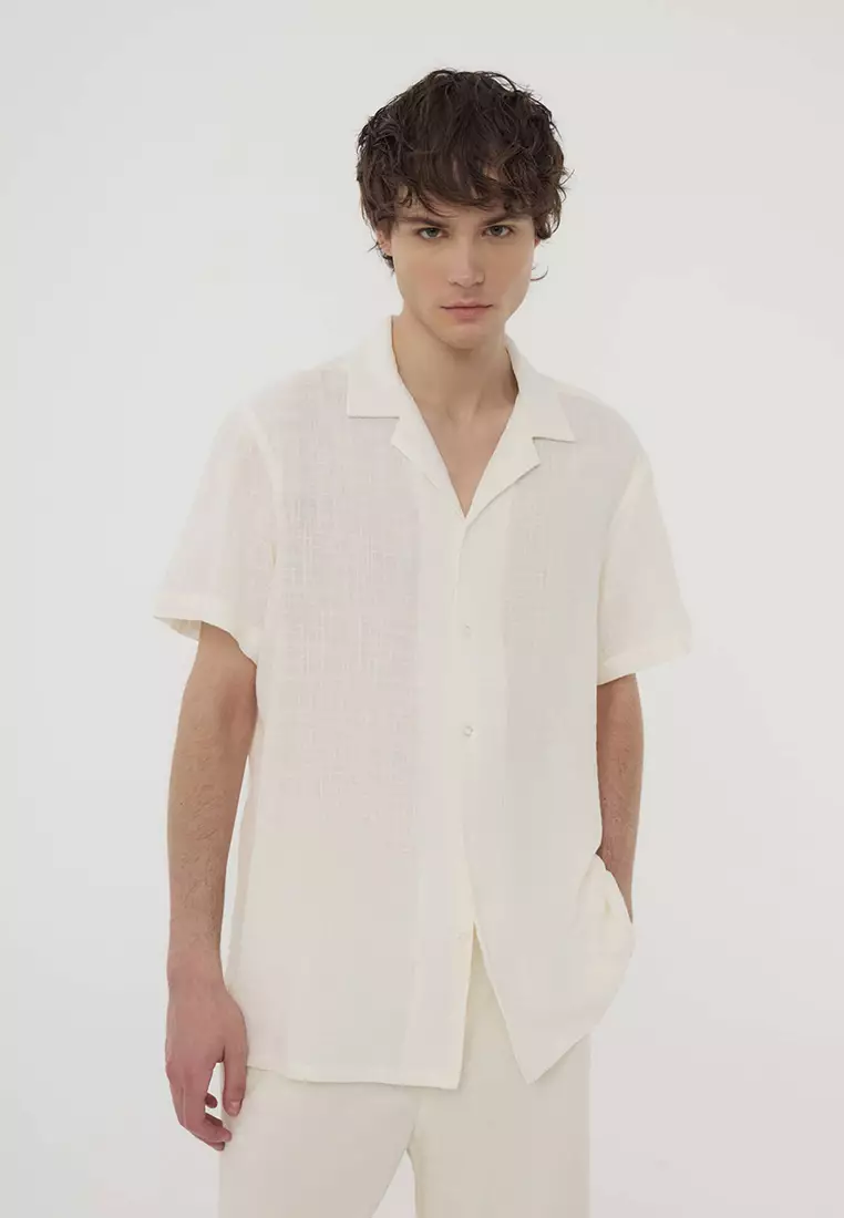 Man Short-Sleeved Shirt