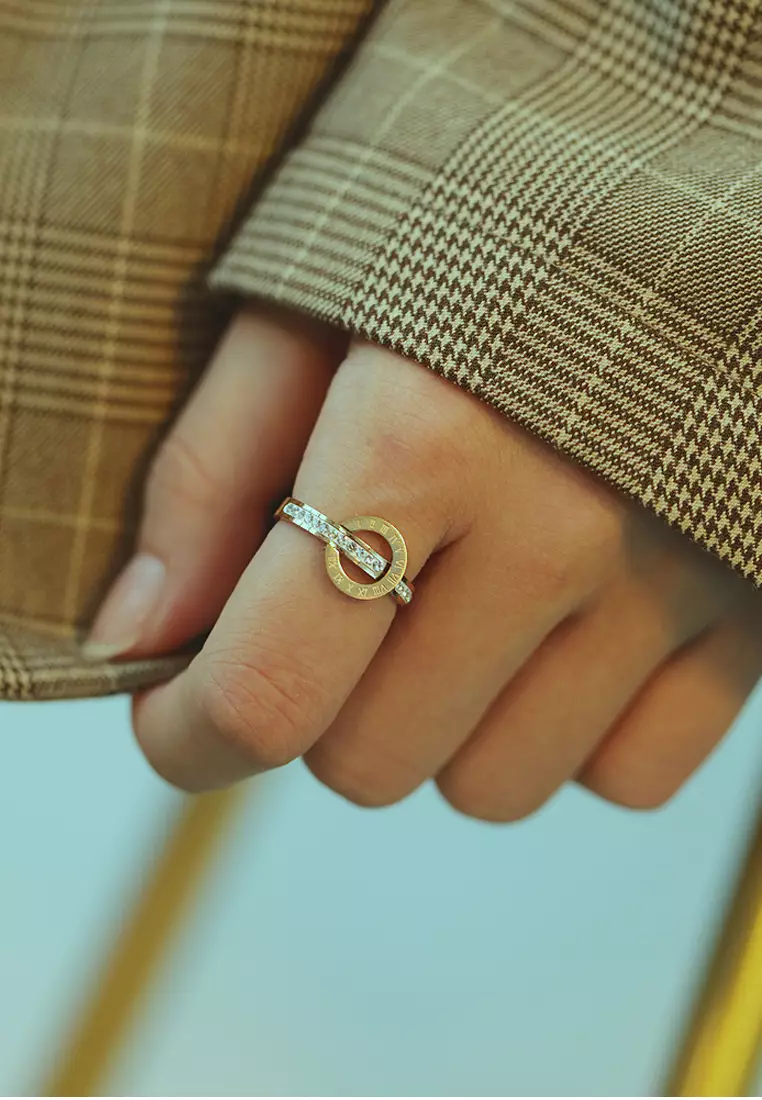 Athena Interlocking Roman Numeral Ring in Rose Gold