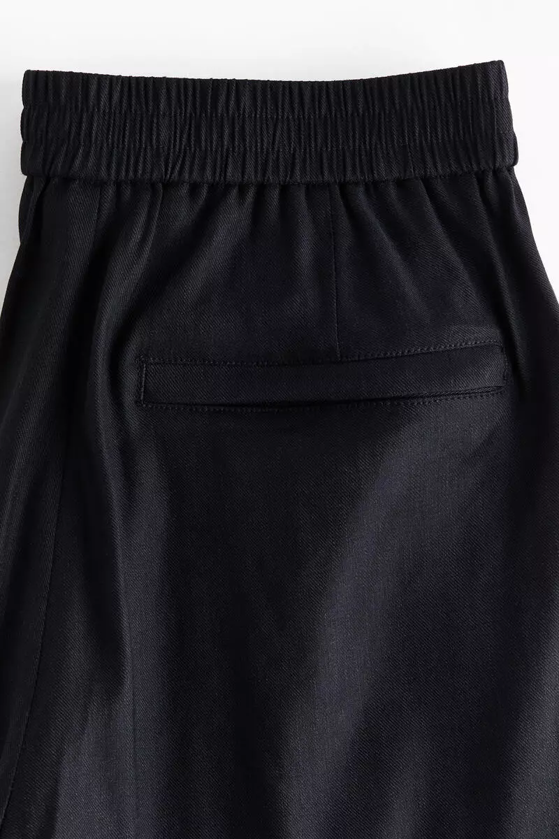 Relaxed Fit Linen-blend shorts