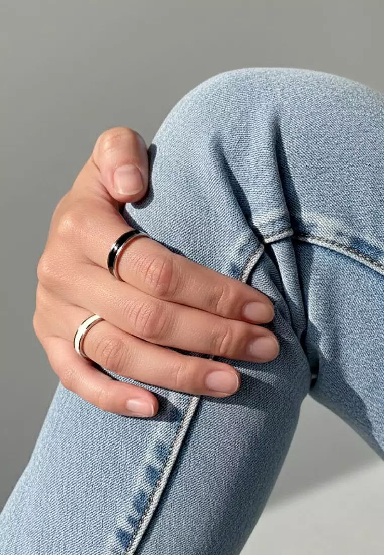 Ceres Timeless Ring Black Enamel Ring in Silver