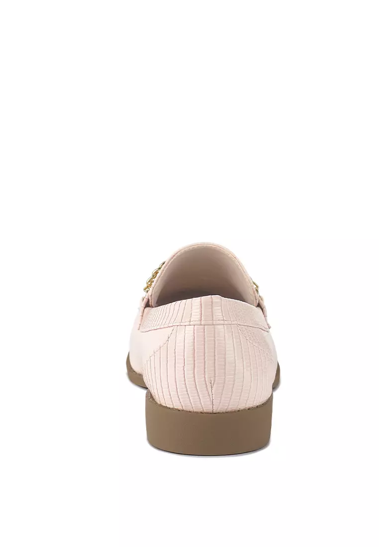 Nude Low Block Loafers Adorned with Golden Chain