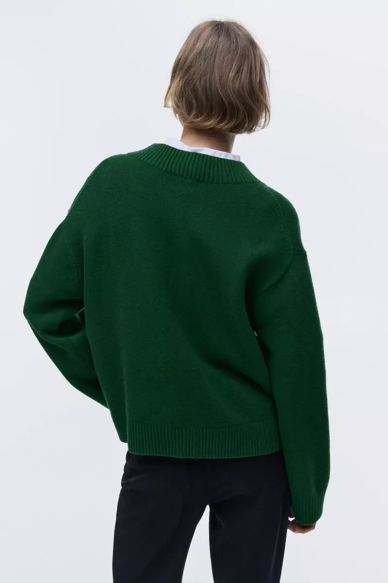 V-neck jumper