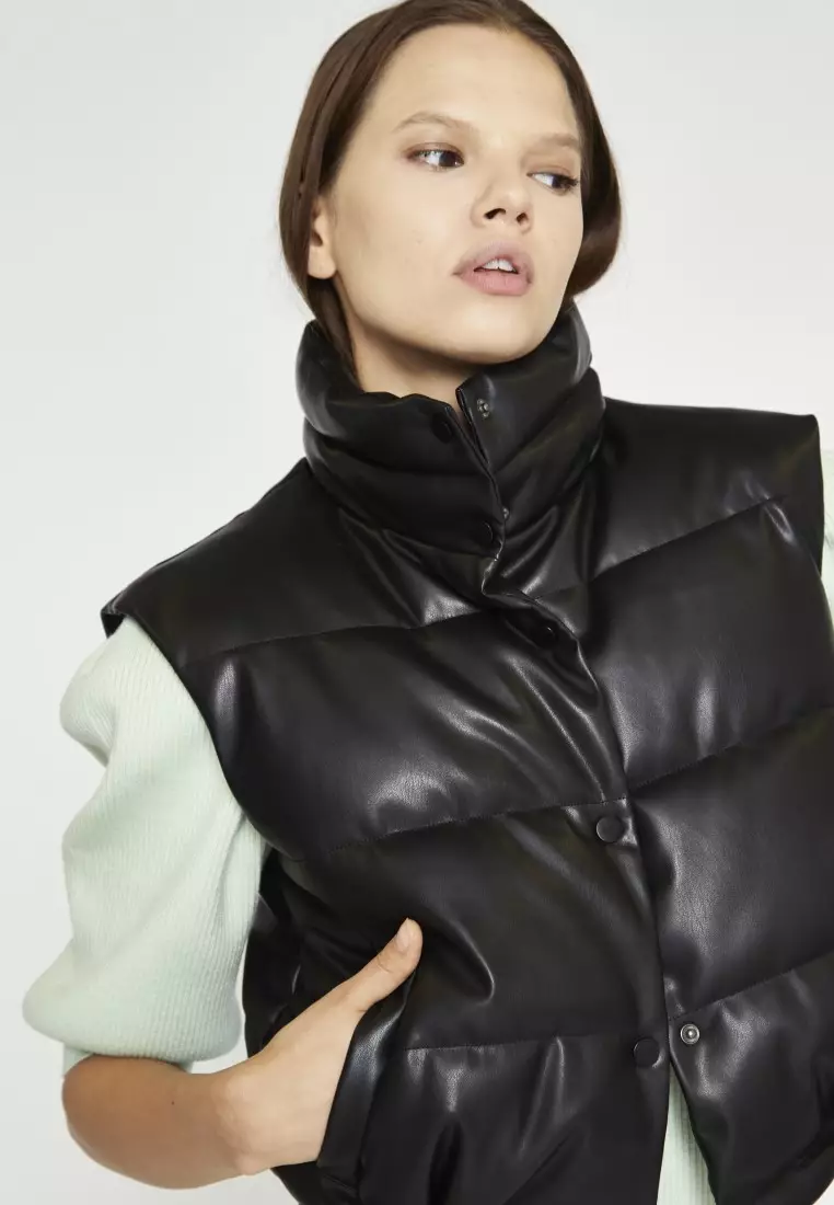 黑色 Pu 羽絨馬甲