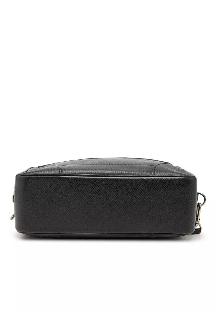 Pre-Loved Louis Vuitton Taiga Neo Pavel