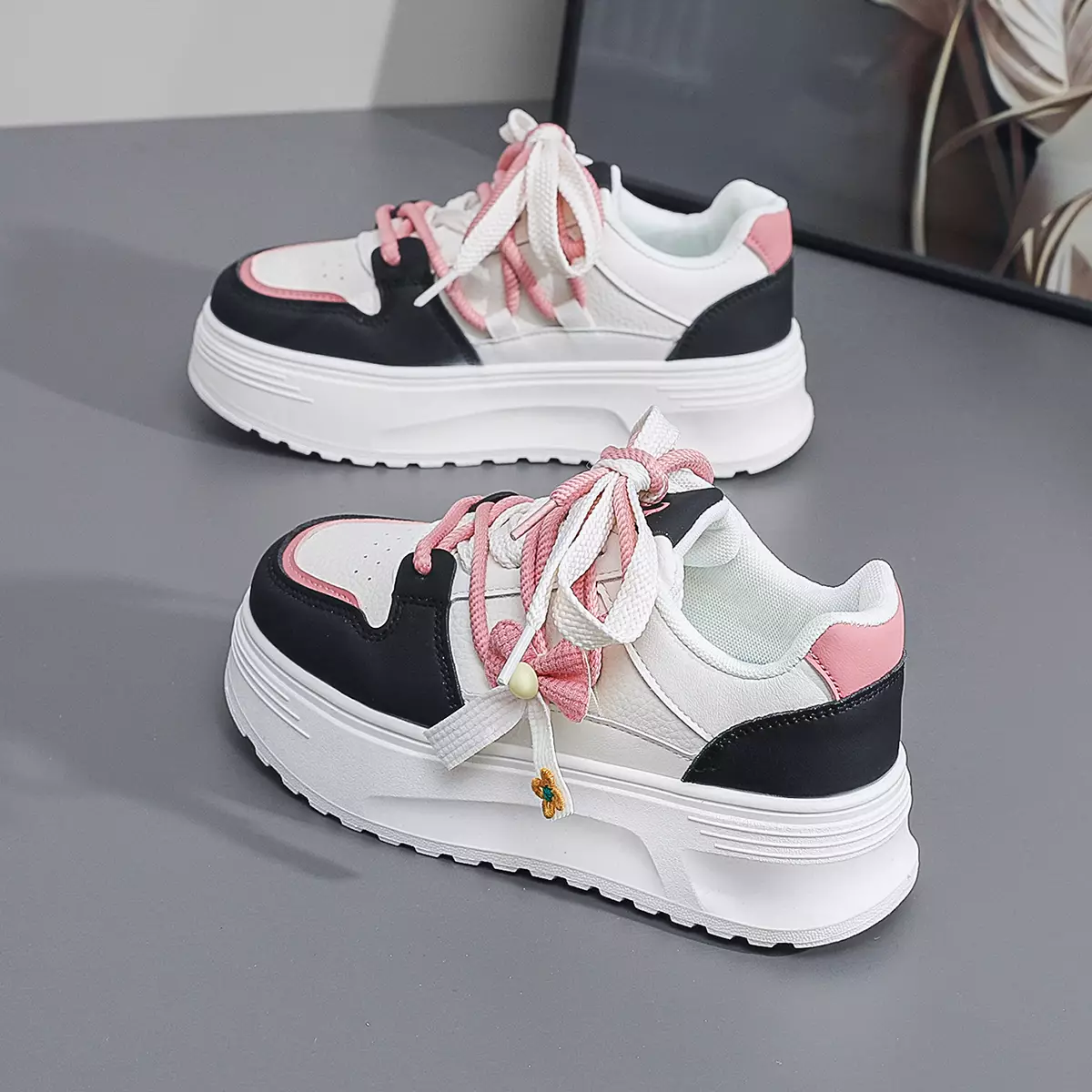 Sepatu Wanita Unik Sneakers Cewek Girly Fashionable Q551