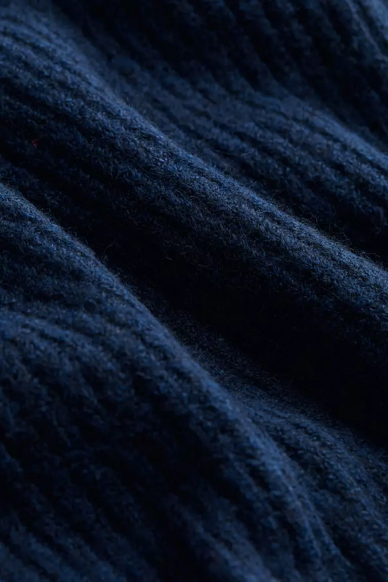 Oversized polo-neck jumper