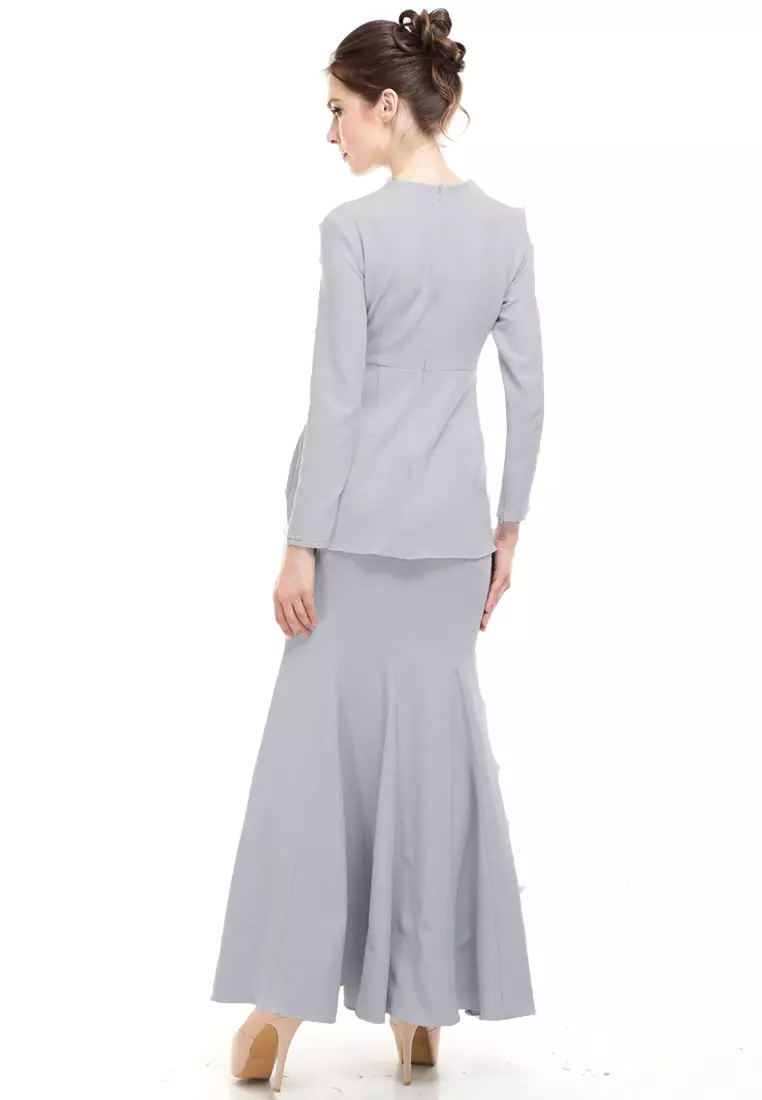 Piyona Kurung in Silver Grey