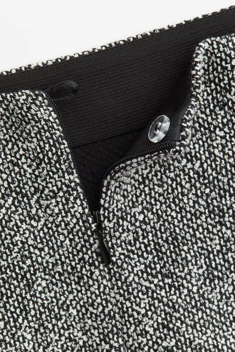 Textured mini skirt