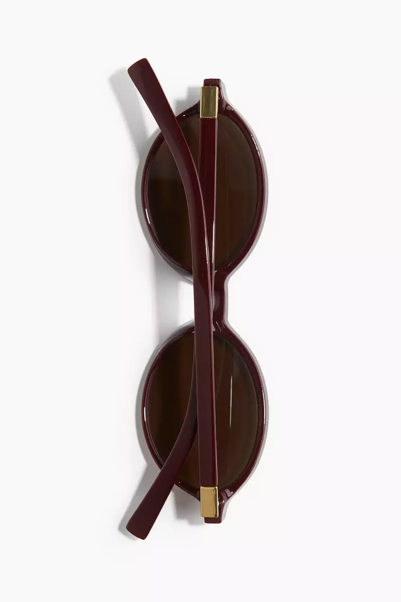 Oval sunglasses