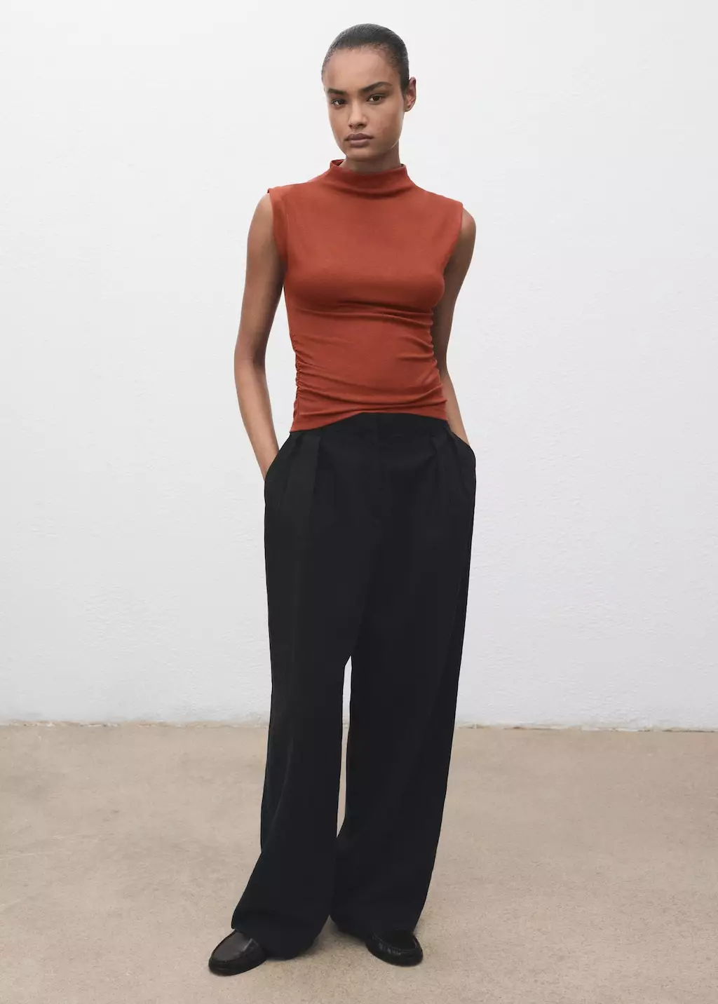 Atasan ketat berkerut