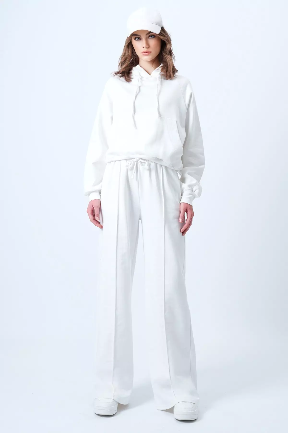 Women'S White Kangaroo Pocket Crop Sweatshirt And Casual Fit Trousers Set Alc-X14609