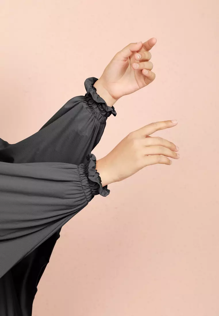 Cotton Bee - Halwa Bergo Lengan | Hijab Instan Syari - Black