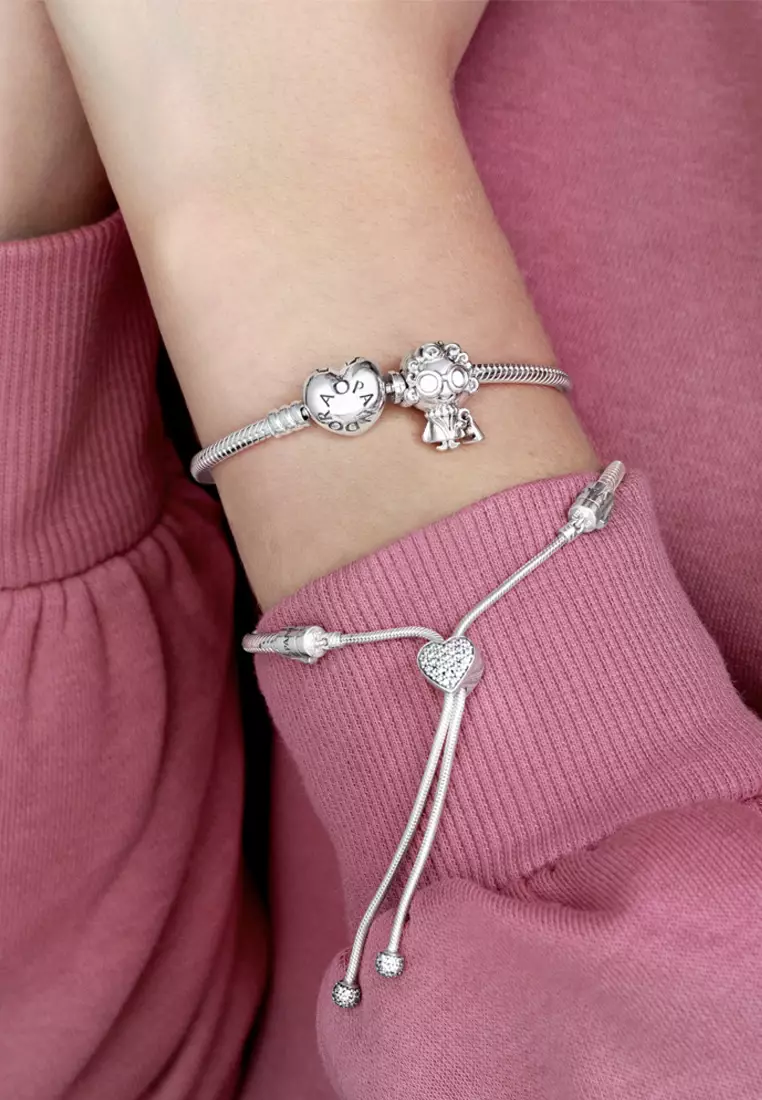 Silver bracelet with heart-shaped clasp