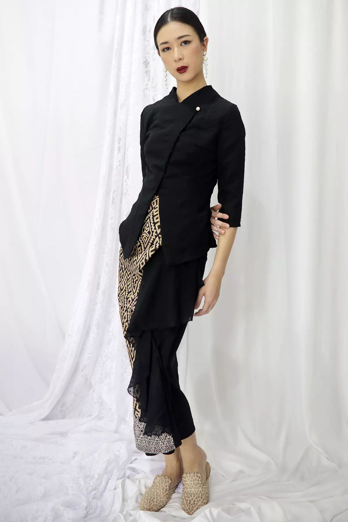 Mahadevi Rubiah Hitam Kebaya Janggan