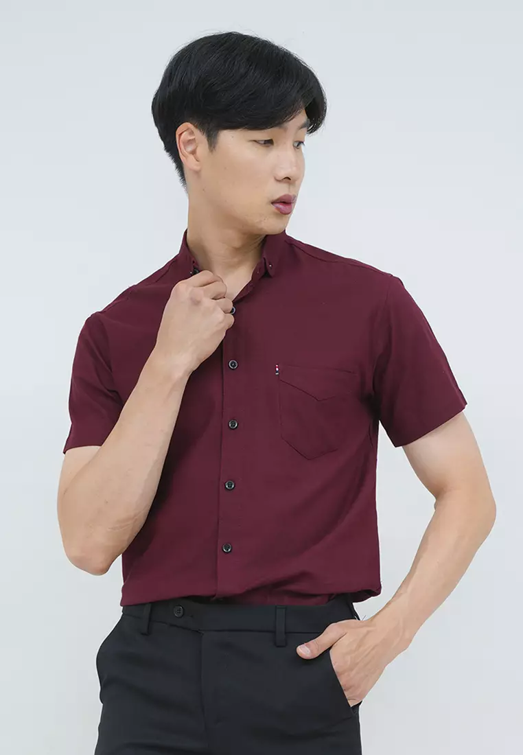 Kemeja lengan pendek pria formal slim fit maroon houseofcuff