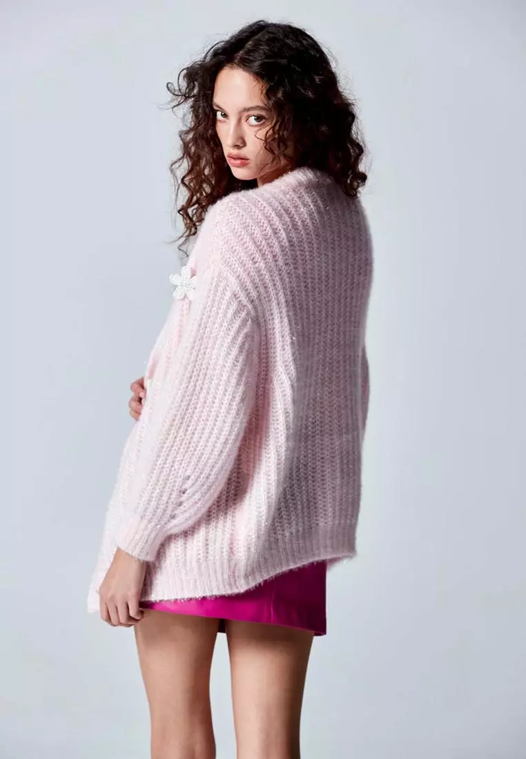 Oversize Pink Knit Cardigan With Floral Brooch Accessory