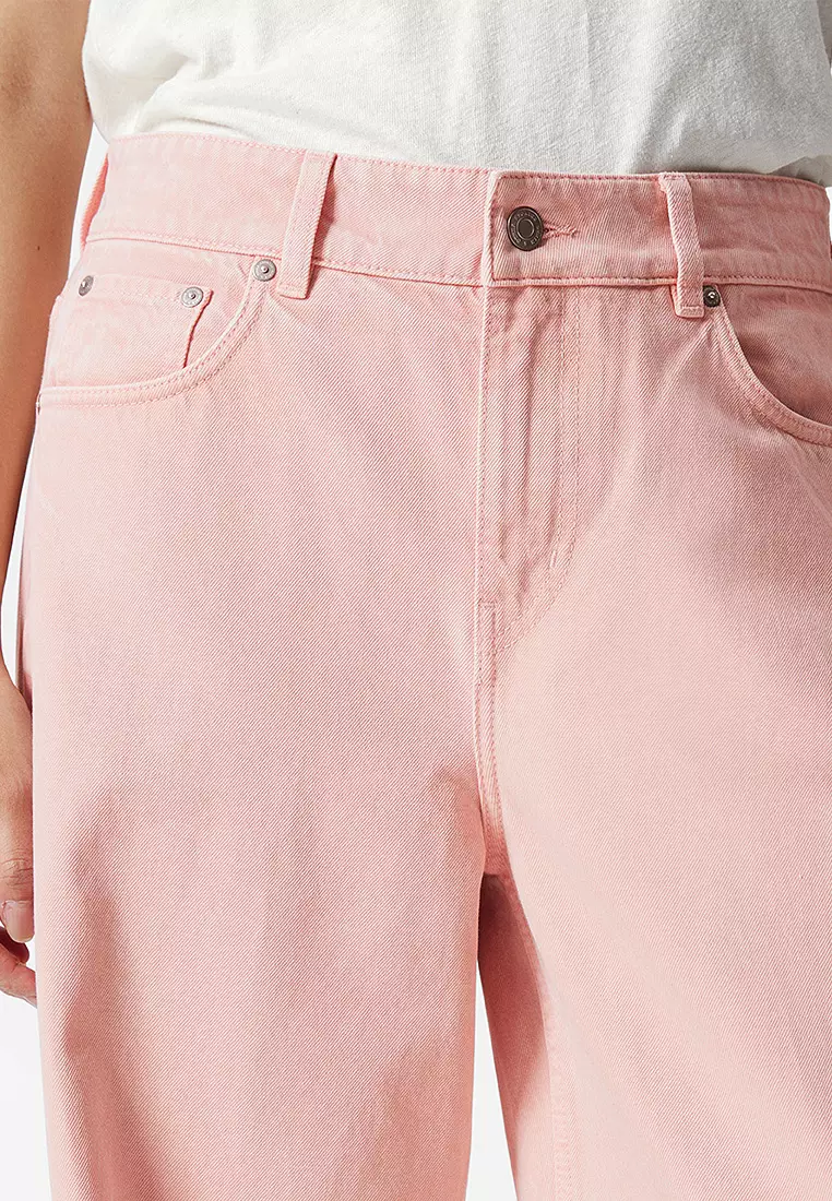 Relaxed Wide-Leg Jeans