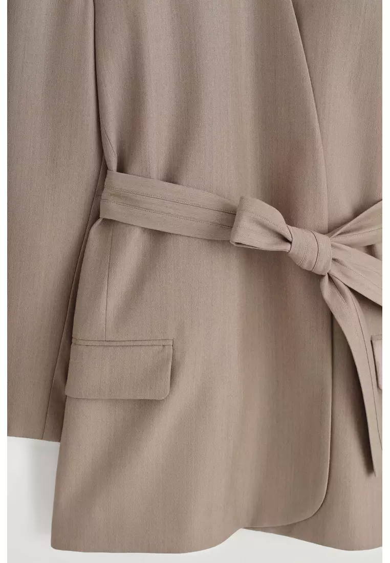 COLLARLESS BELTED BLAZER