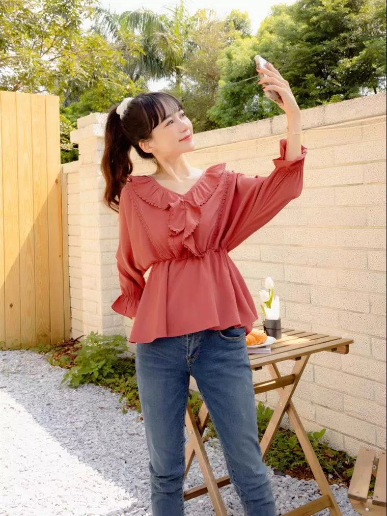 Buy OBSTYLE Small V-face．V-neck Lace Ruffle Sleeve Belted Long Sleeve Top [AB17533] Online