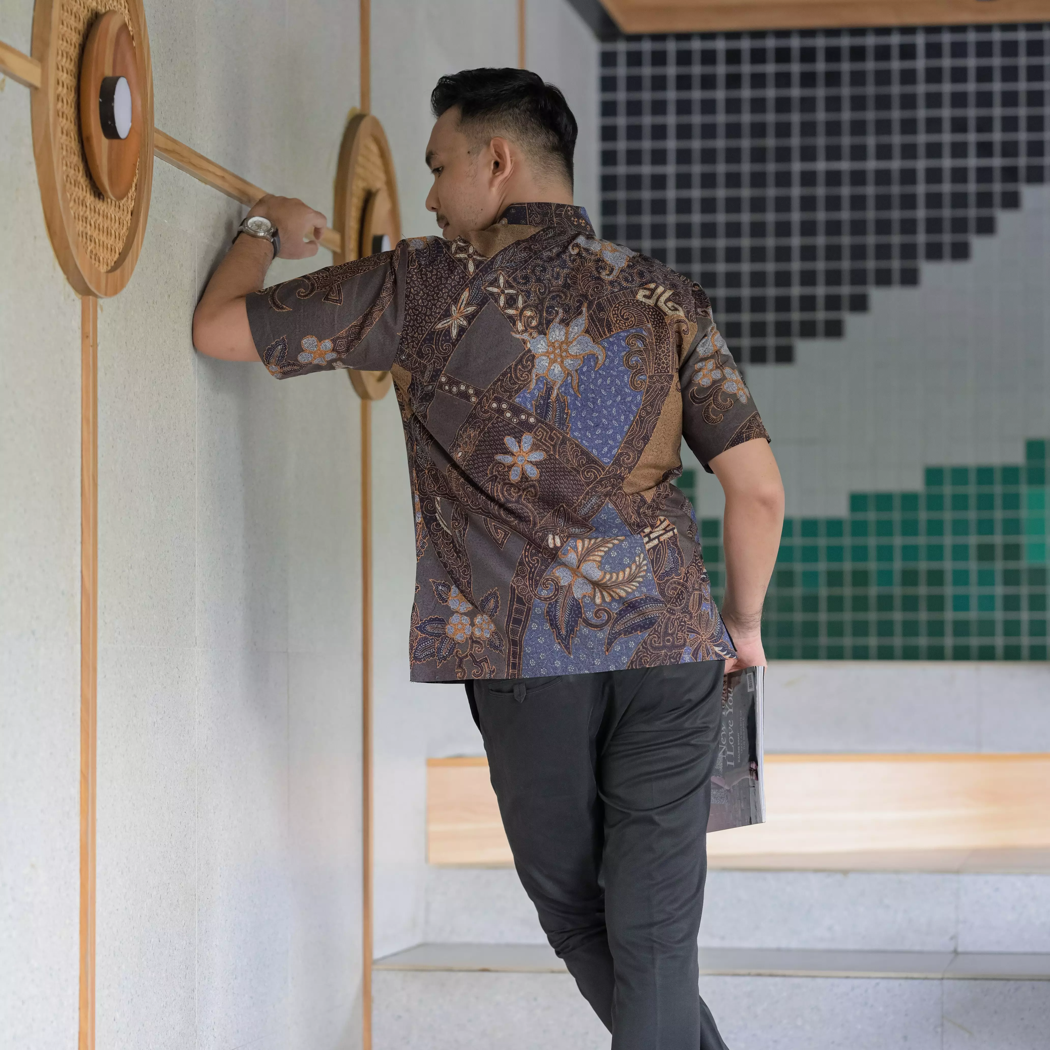 Hem Batik Dzul Bijadain Lengan Pendek Batik Tulis Slimfit