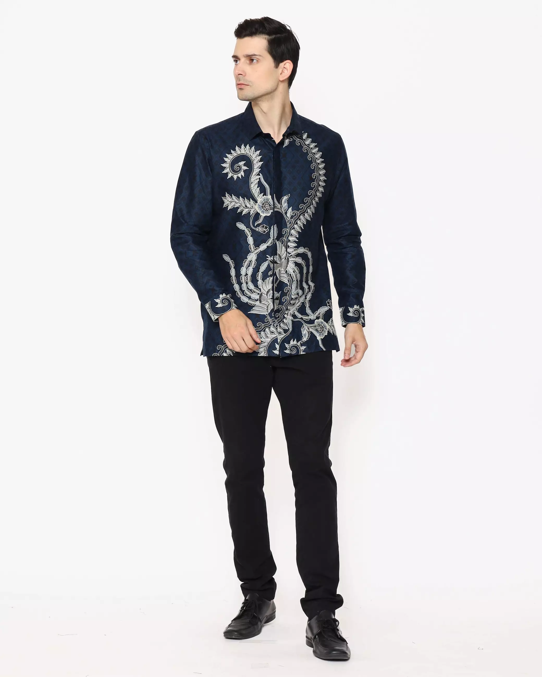 MAGINOT VIRYA NAVY Batik Slim Fit Lengan Panjang