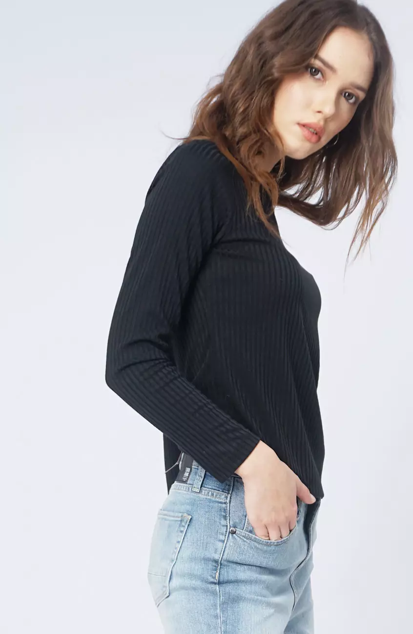 Kaos Wanita Abigail Black