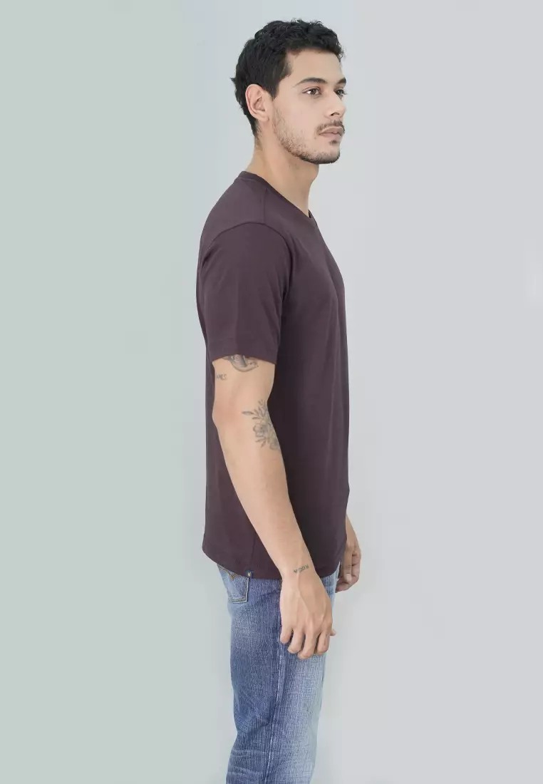 Johnwin Kaos Essential Regular Fit Warna Dark Maroon FTS.622.S484.07.C