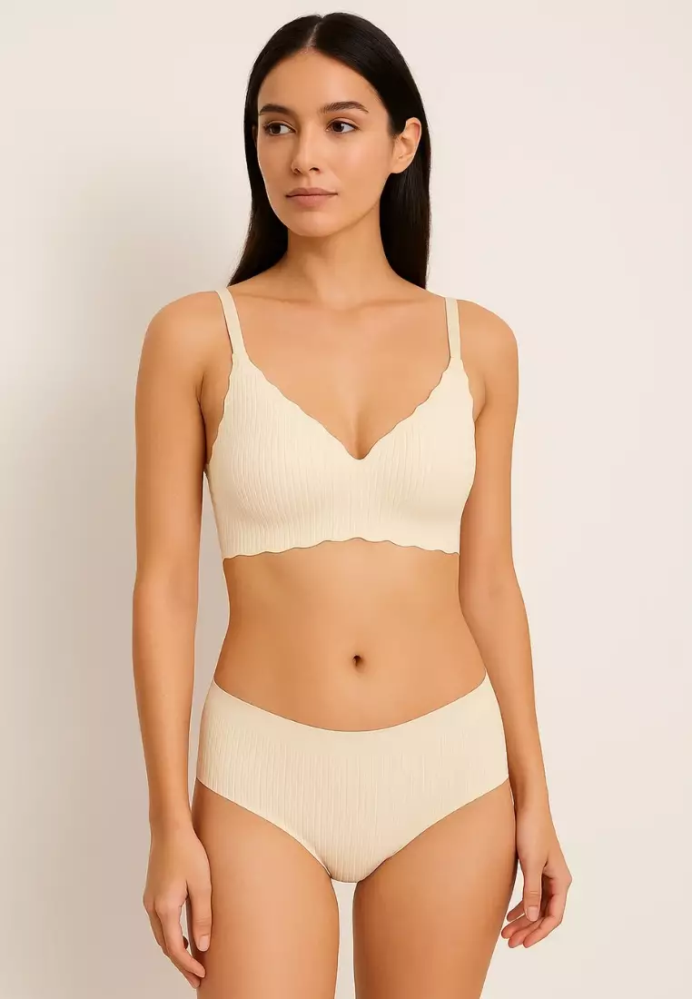 Premium Martha Scallop Seamless Wireless Push Up Bra in White