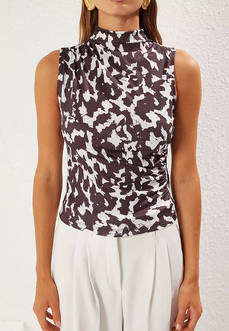 Multicolored Animal Printed Sleveless Gathered Flexible Knitted Blouse