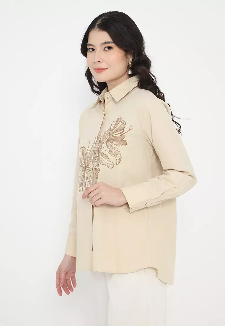 Kemeja Blouse Wanita Katun Bordir Bunga Warna Cream – Outfit Elegan untuk Kerja & Acara By Brilliant Girl Warna CREAM