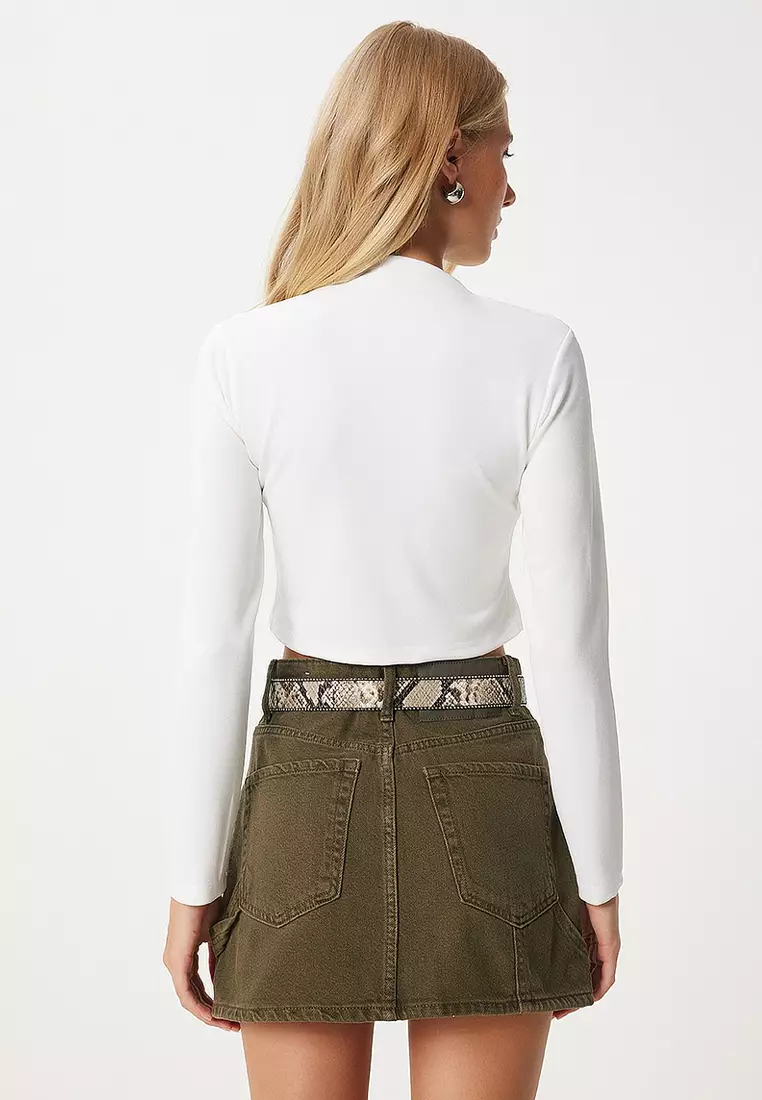 Cut Out Detailed Gathered Crop Knit Blouse