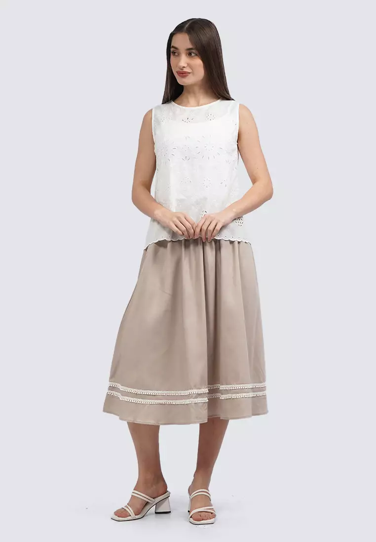 Round Neck Eyelet Sleeveless Blouse OFF WHITE