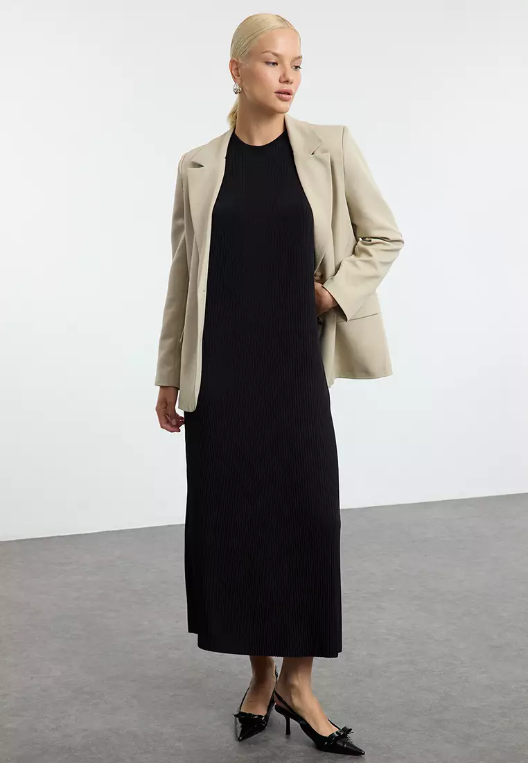 Straight Sleeveless Dress