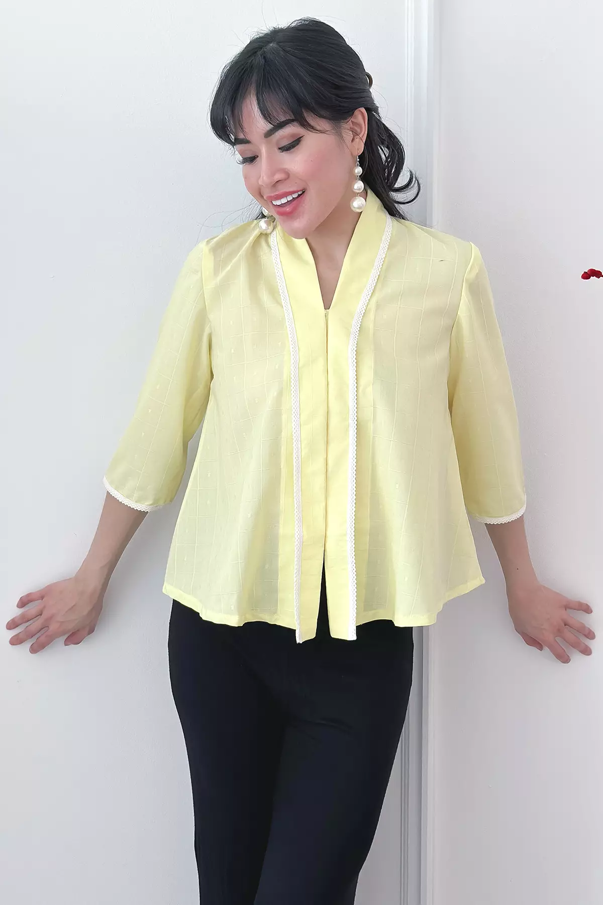 Menik Renda Kuning Kutubaru