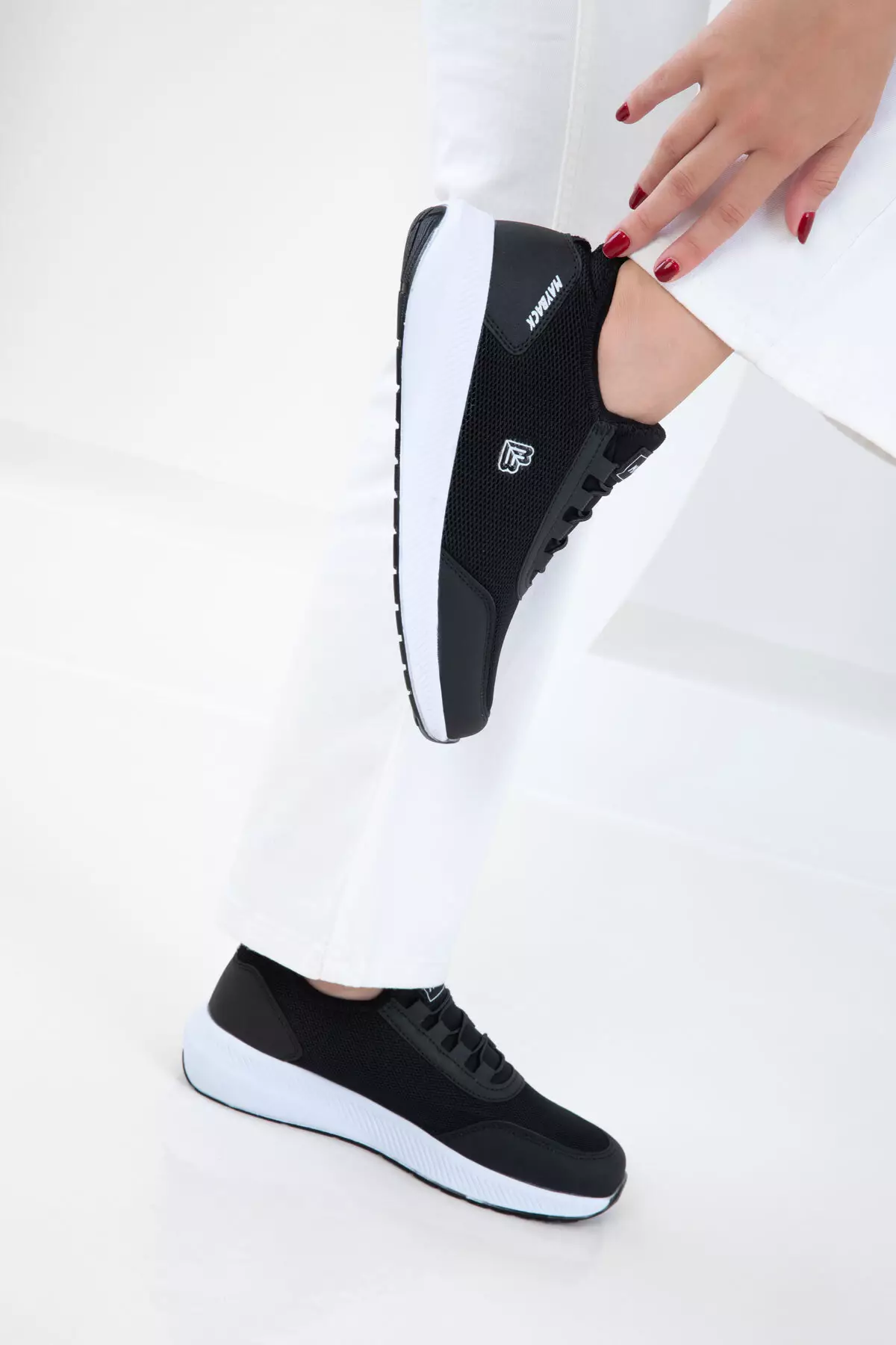 Black Women's Sneaker 20779