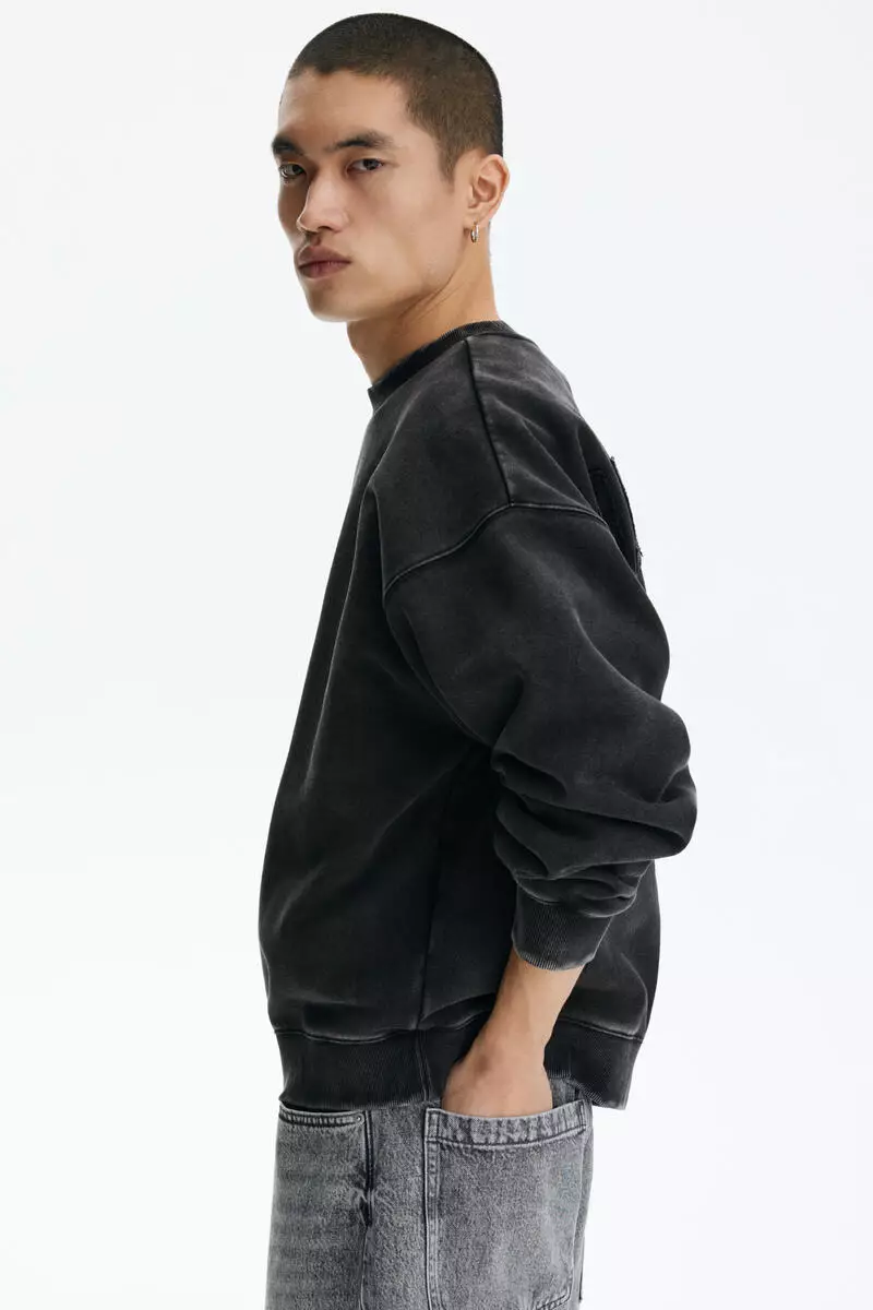 Oversized Fit washed-look sweatshirt