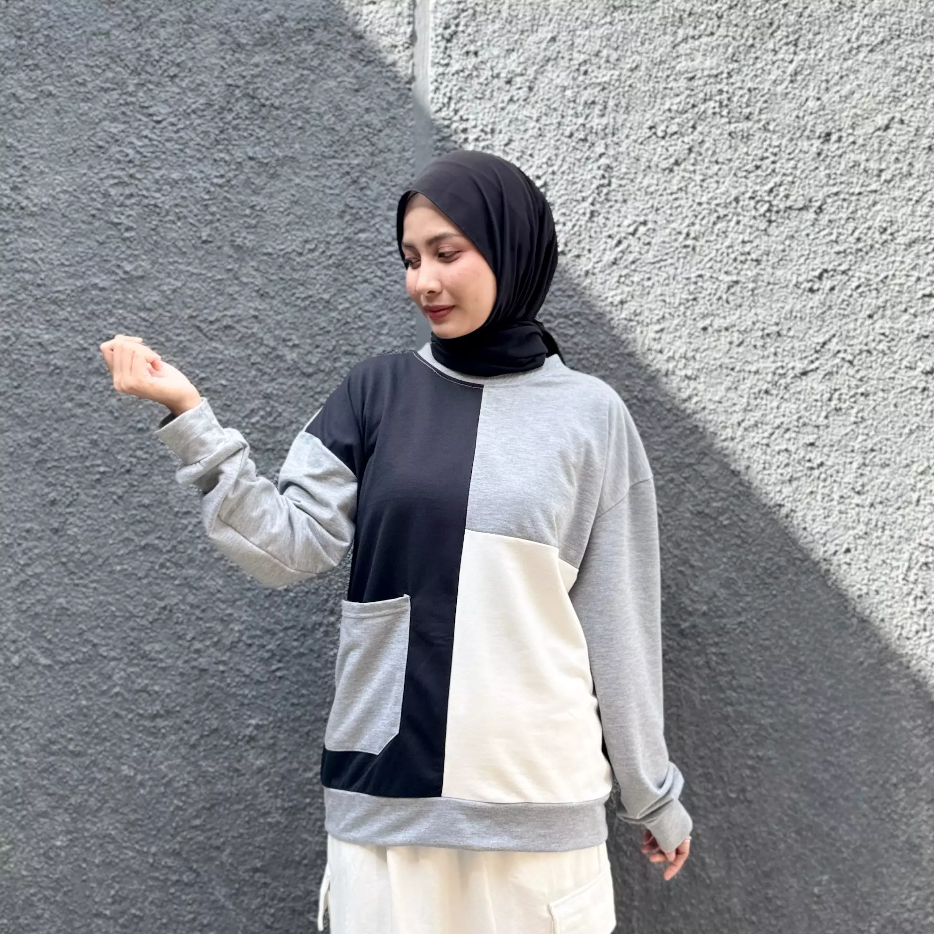 Atasan Wanita - Sweater Monochrome GREY