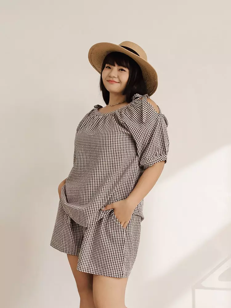 Plaid Cold Shoulder Bubble Sleeve Top [AB19543]