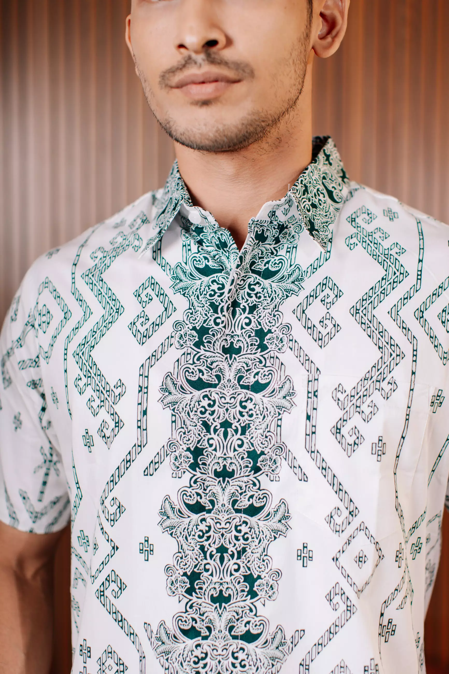 Adyatma Renjana Green White Putih Kemeja Batik Slim Fit Pria Lengan Pendek Katun