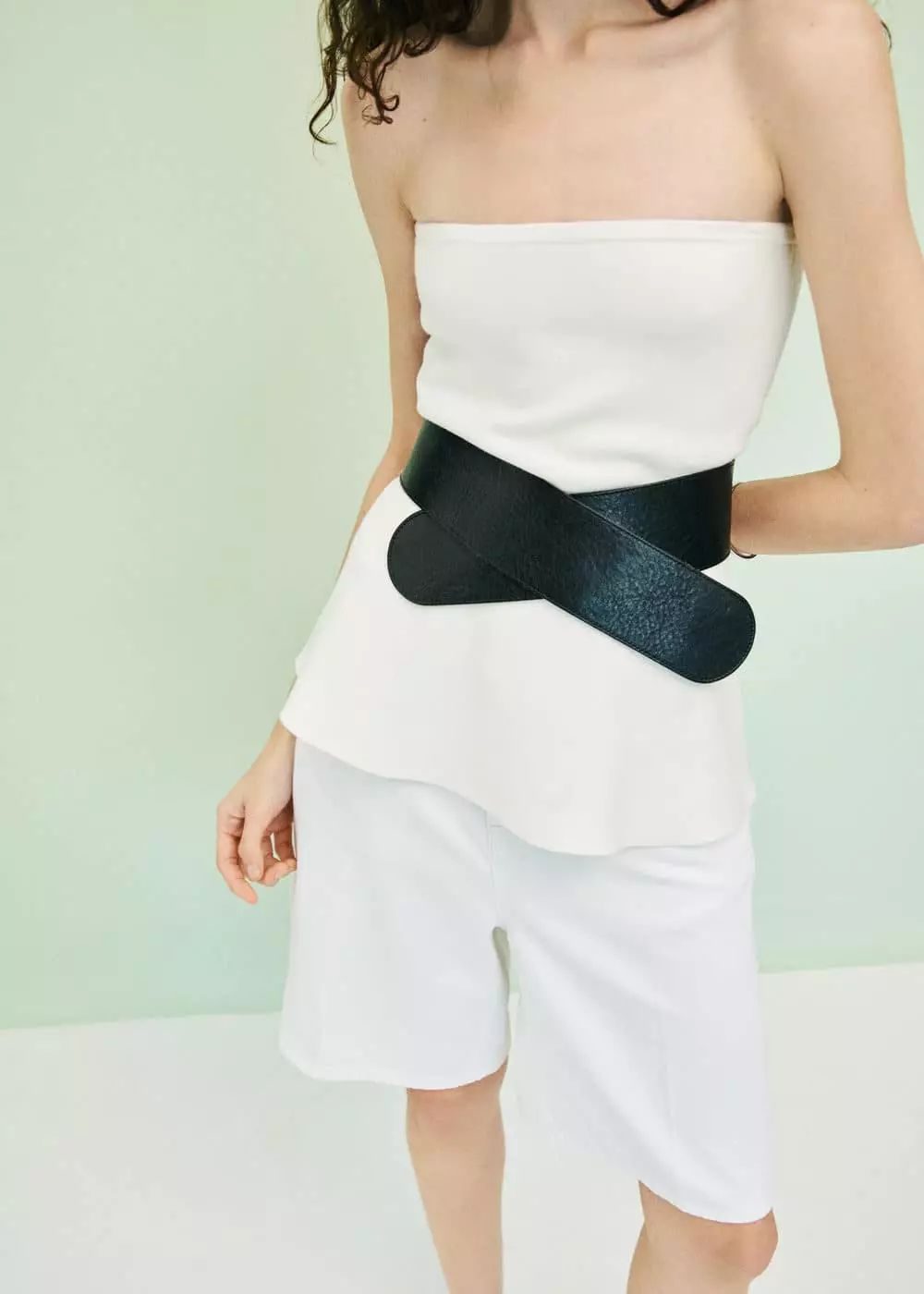 Celana pendek denim lurus berpinggang tinggi