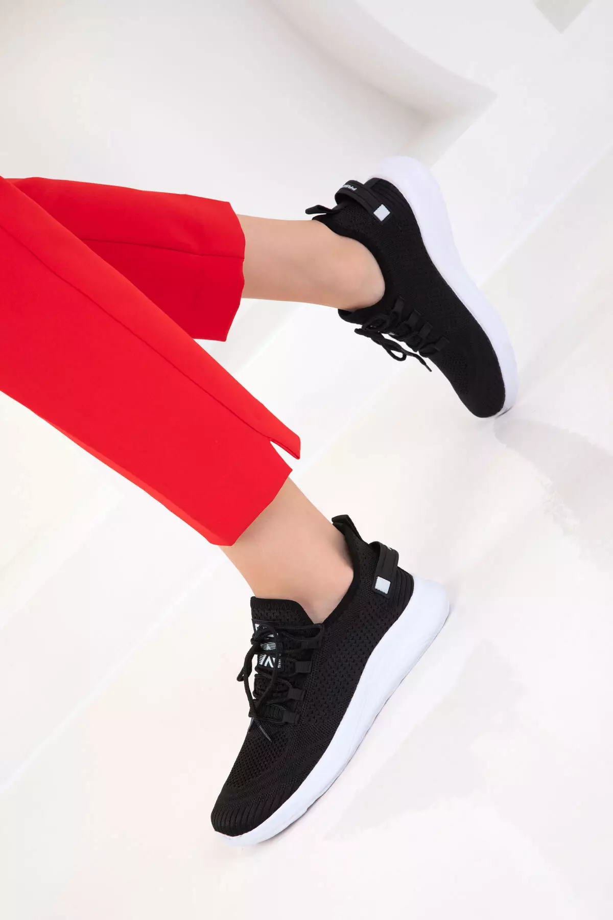 Black Women's Sneaker 20701