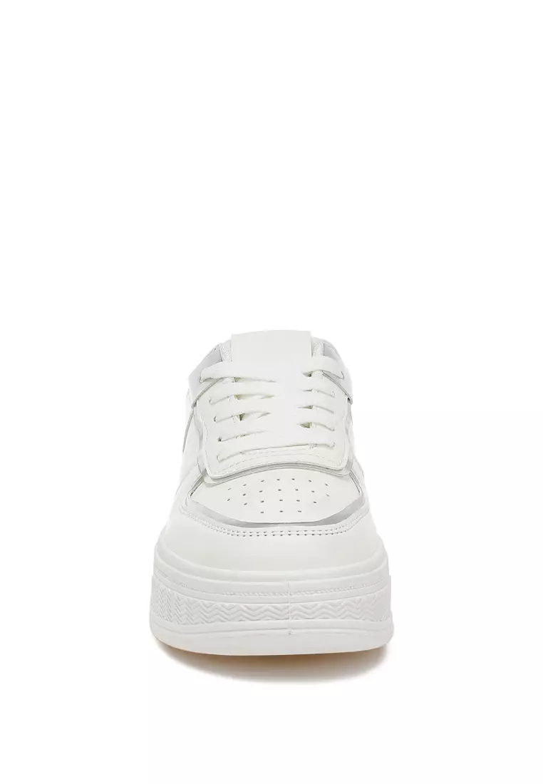 Sepatu Platform Panel Metalik dalam Warna Perak Putih