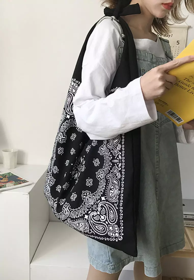 個性綁帶帆布單肩包 CA072921